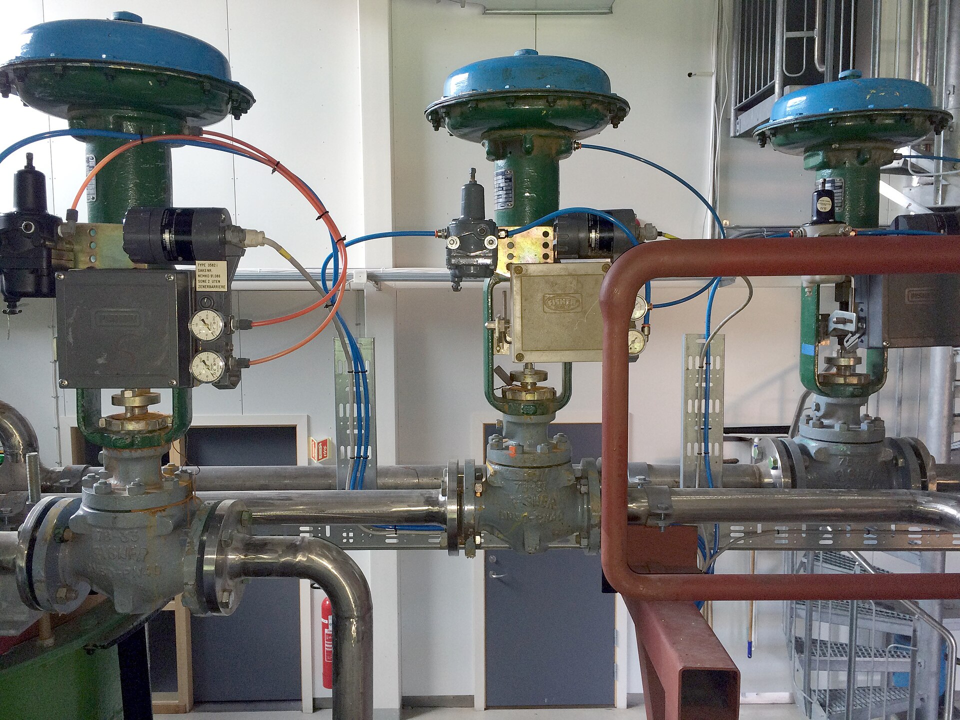Pneumatic control valves with actuators for pneumatic valve vs electric valve comparison